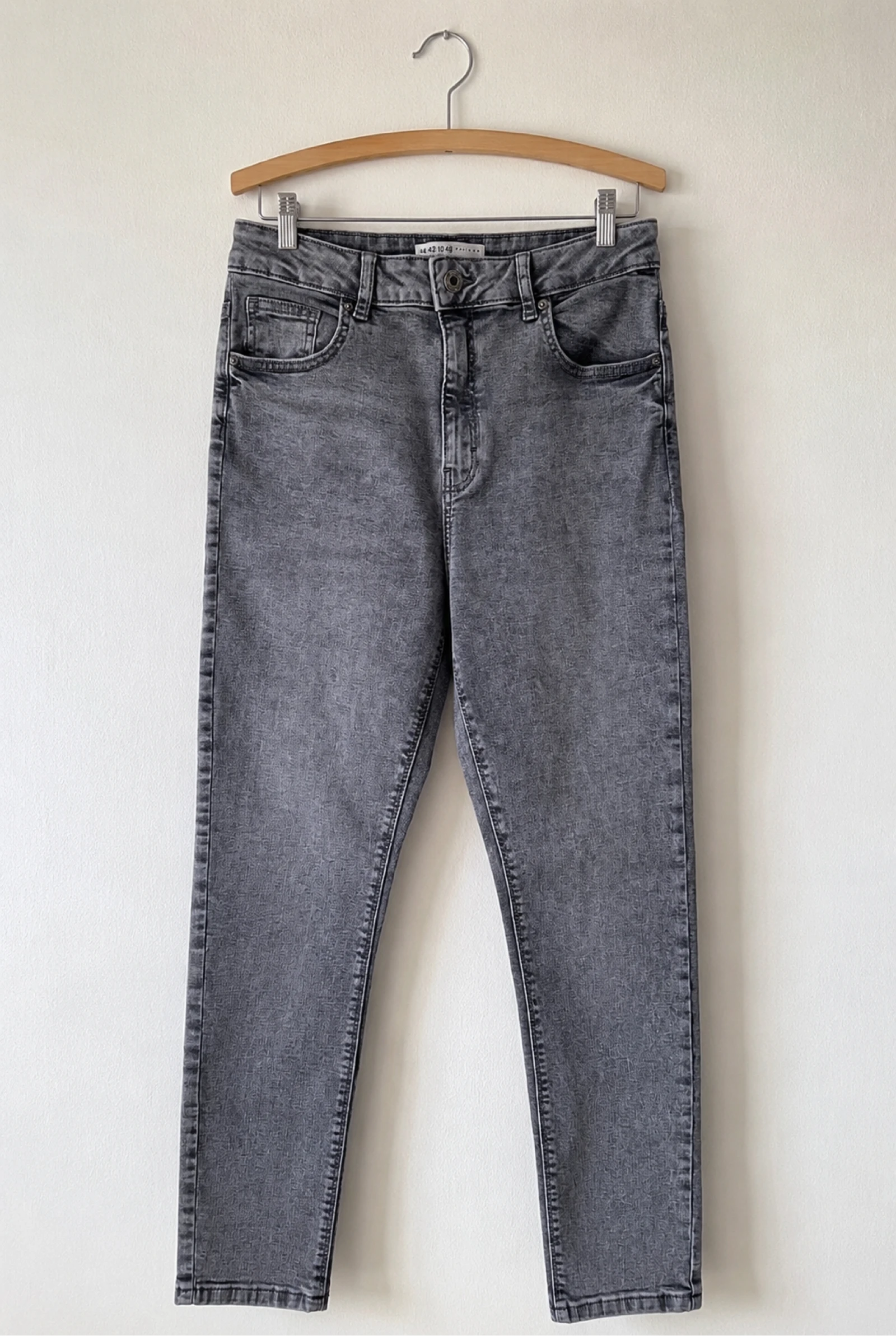 Pantalón vaquero gris